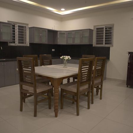 Dcasa Apartment Hotel Hyderabad Bagian luar foto