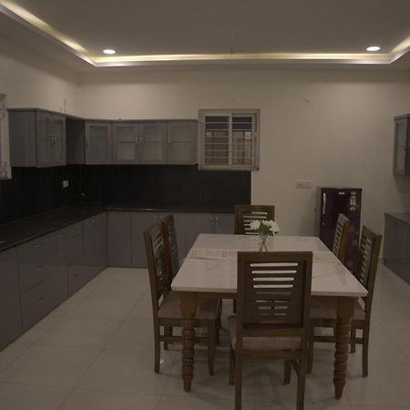 Dcasa Apartment Hotel Hyderabad Bagian luar foto