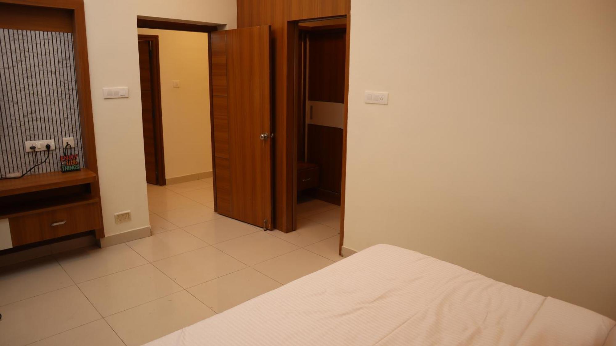 Dcasa Apartment Hotel Hyderabad Bagian luar foto