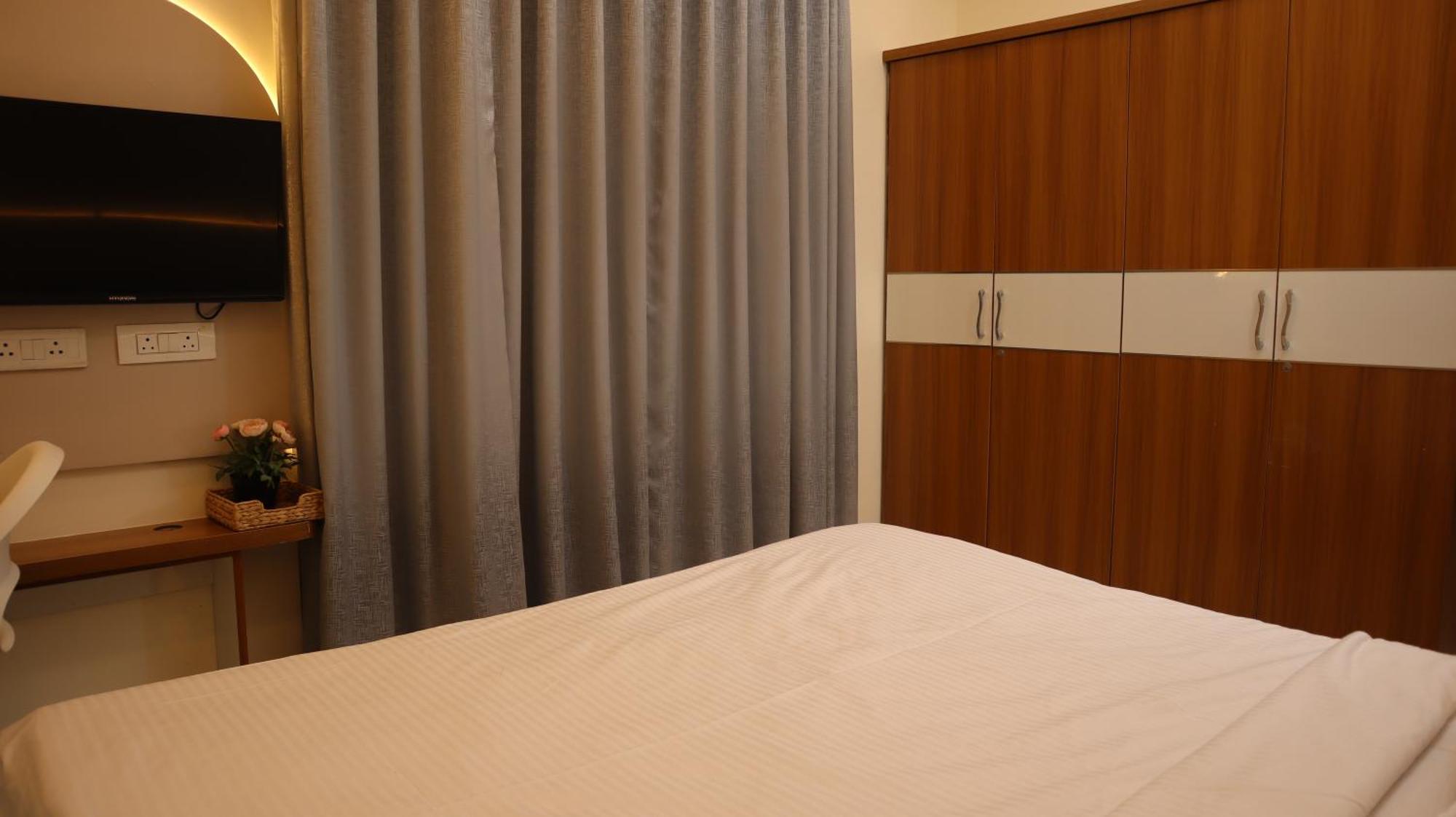 Dcasa Apartment Hotel Hyderabad Bagian luar foto