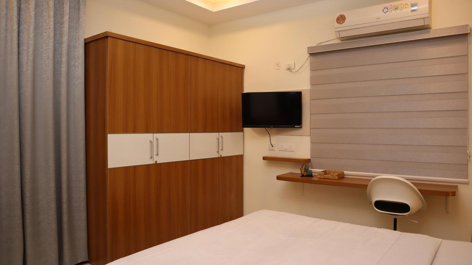 Dcasa Apartment Hotel Hyderabad Bagian luar foto