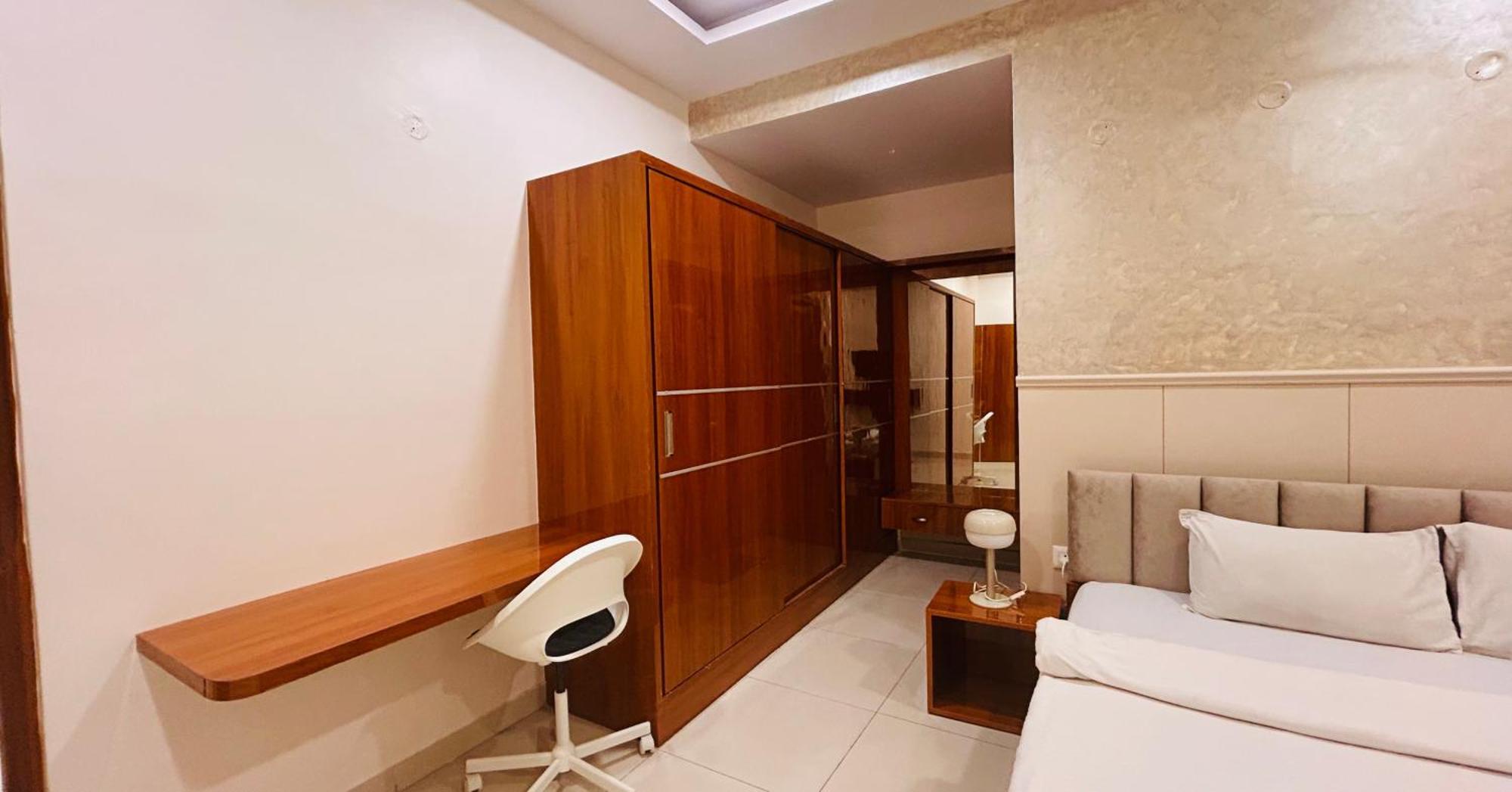 Dcasa Apartment Hotel Hyderabad Bagian luar foto
