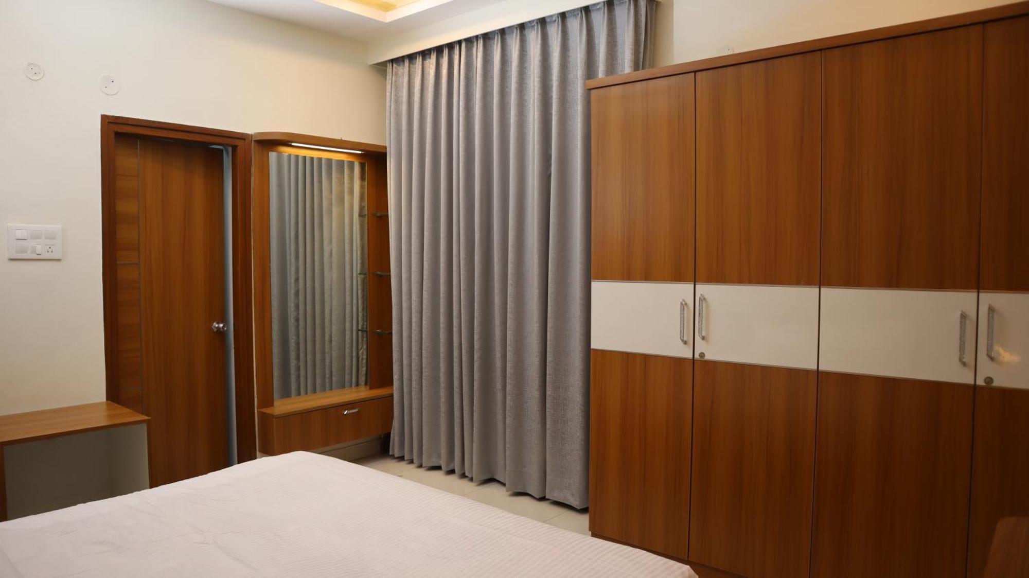 Dcasa Apartment Hotel Hyderabad Bagian luar foto