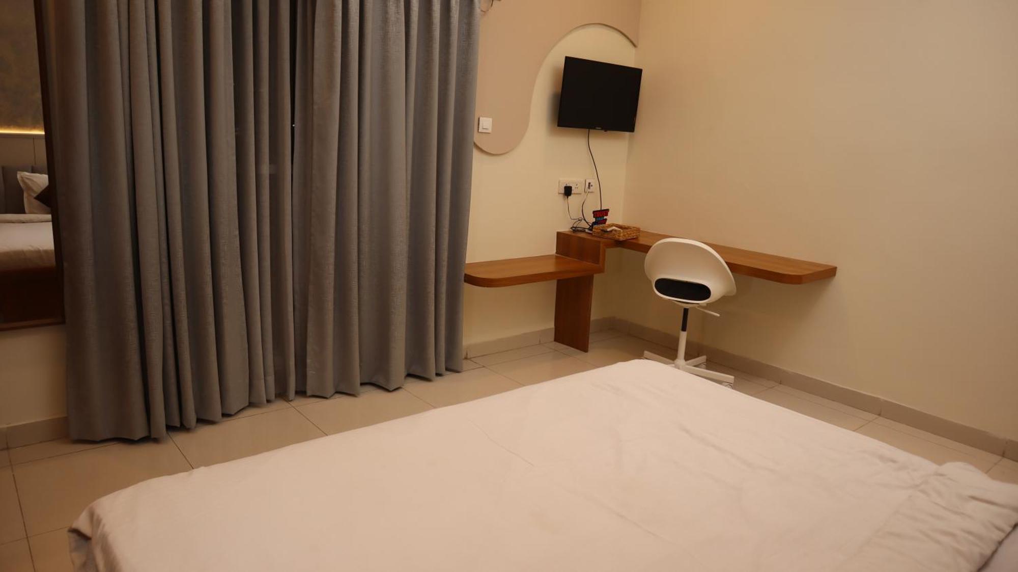 Dcasa Apartment Hotel Hyderabad Bagian luar foto