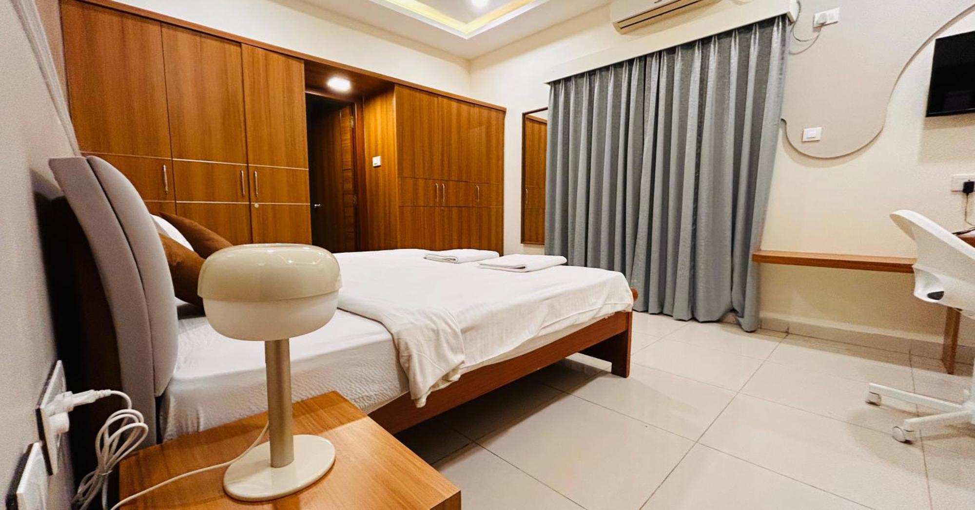Dcasa Apartment Hotel Hyderabad Bagian luar foto