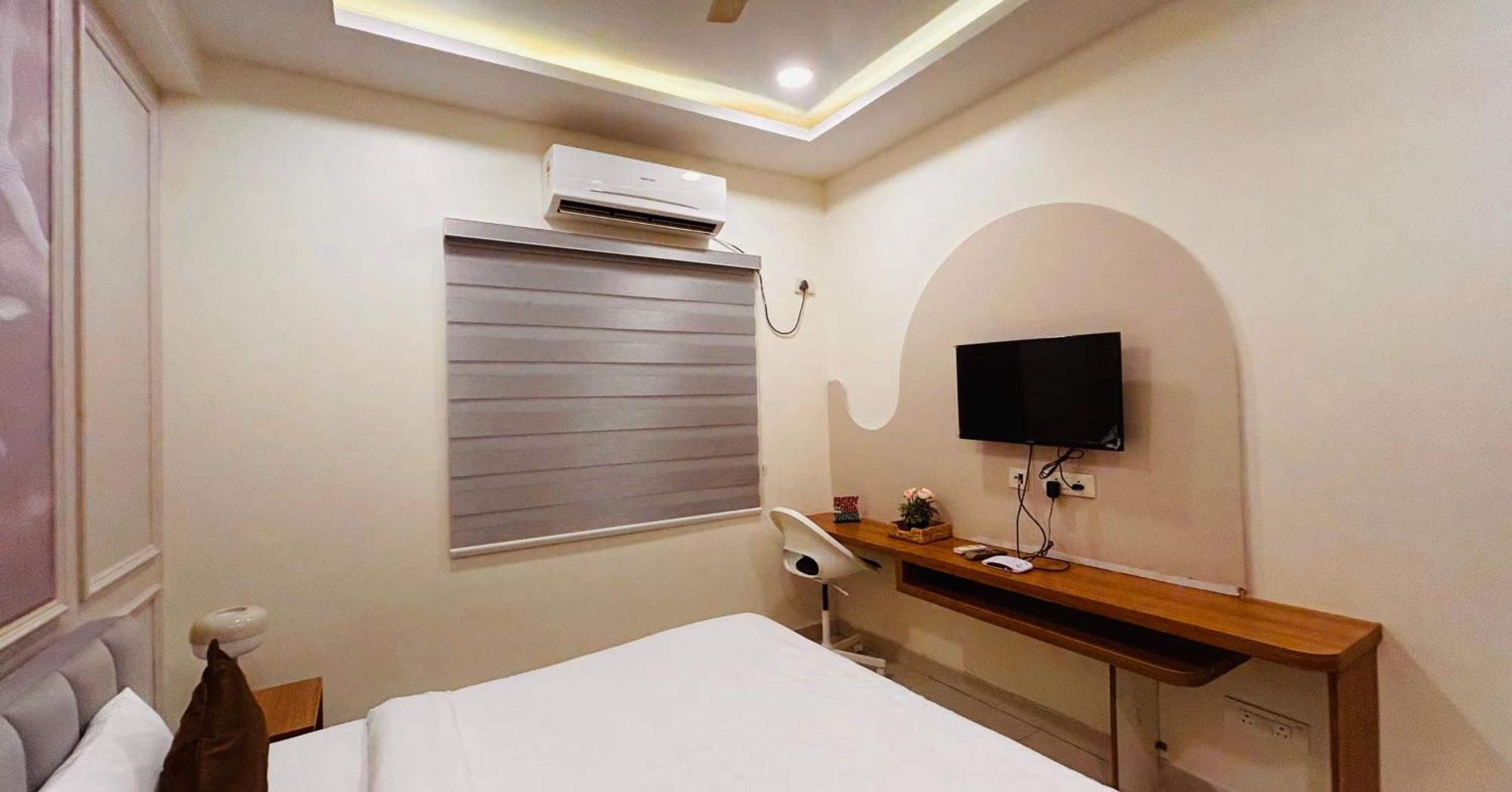 Dcasa Apartment Hotel Hyderabad Bagian luar foto