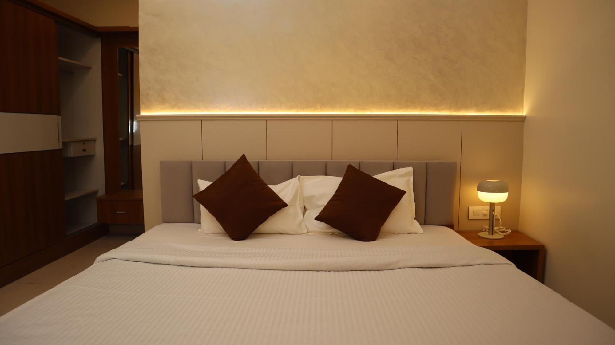 Dcasa Apartment Hotel Hyderabad Bagian luar foto